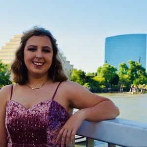 Meet your Posher, Olivia